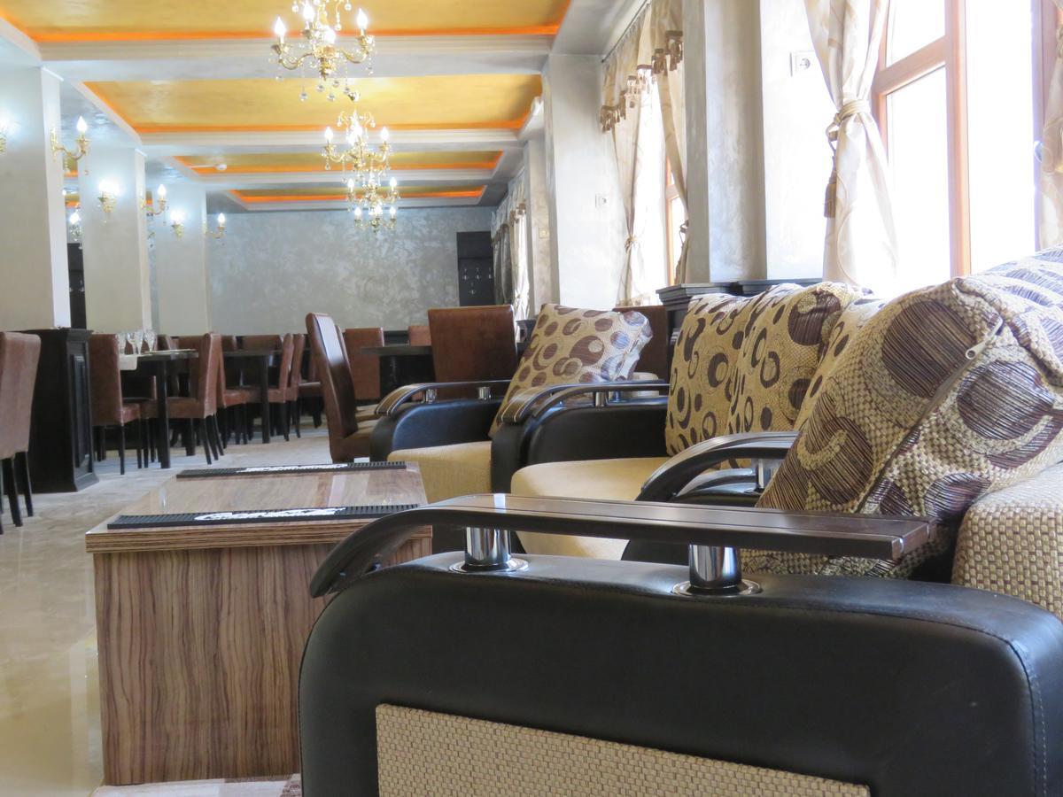 Hotel Foisor ブカレスト エクステリア 写真