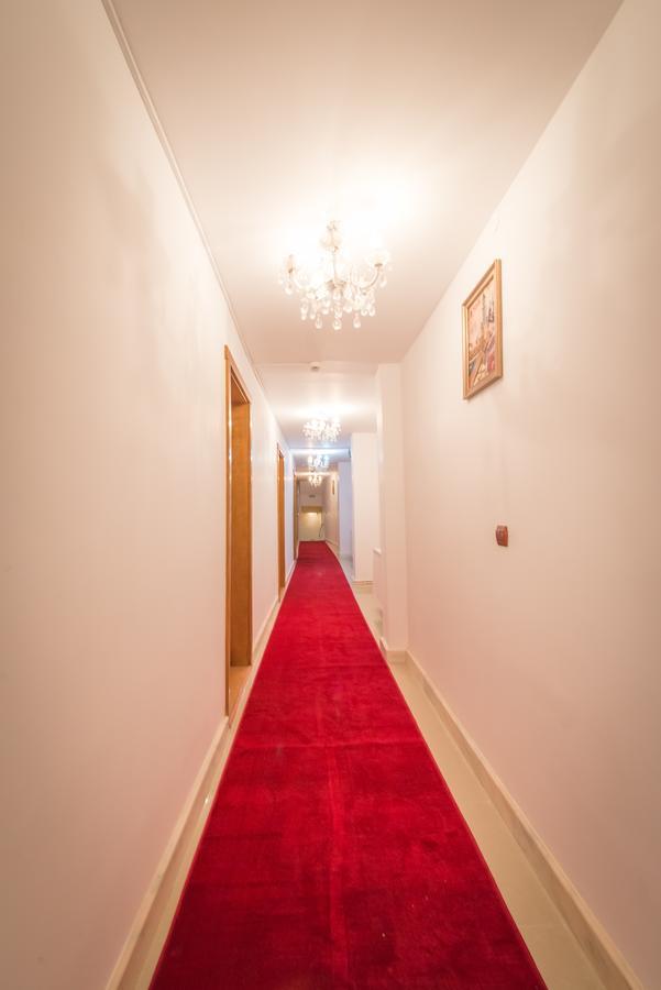Hotel Foisor ブカレスト エクステリア 写真