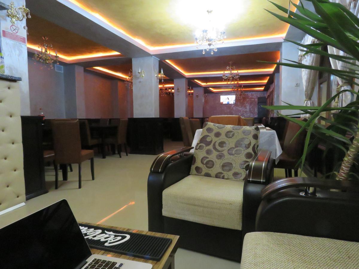 Hotel Foisor ブカレスト エクステリア 写真