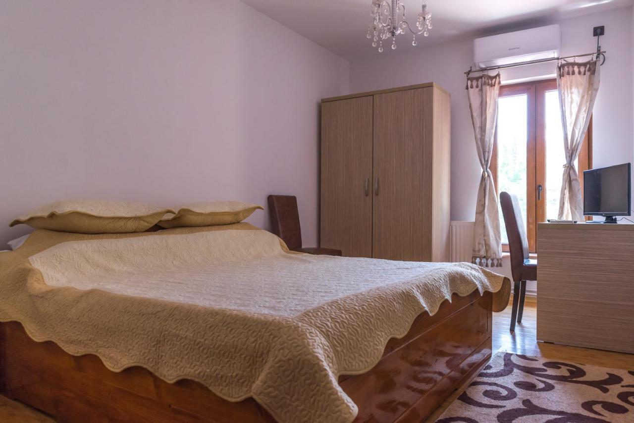 Hotel Foisor ブカレスト エクステリア 写真